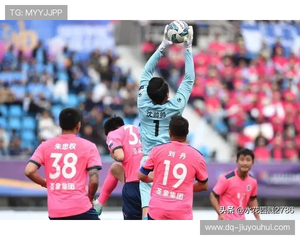 十年风靡的内裤足球再掀热潮 展现另类体育精神与竞技魅力